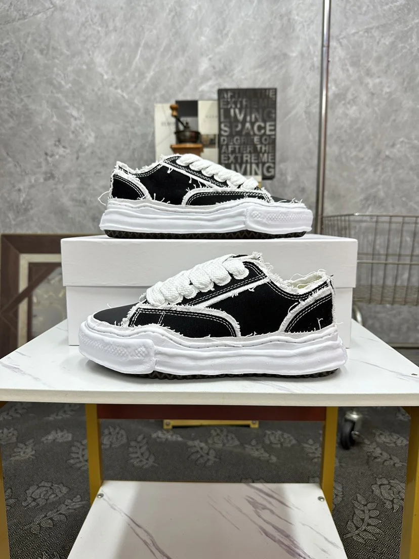 Maison MIHARA YASUHIRO Black "Terson" OG Sole Canvas Low-Top Sneakers