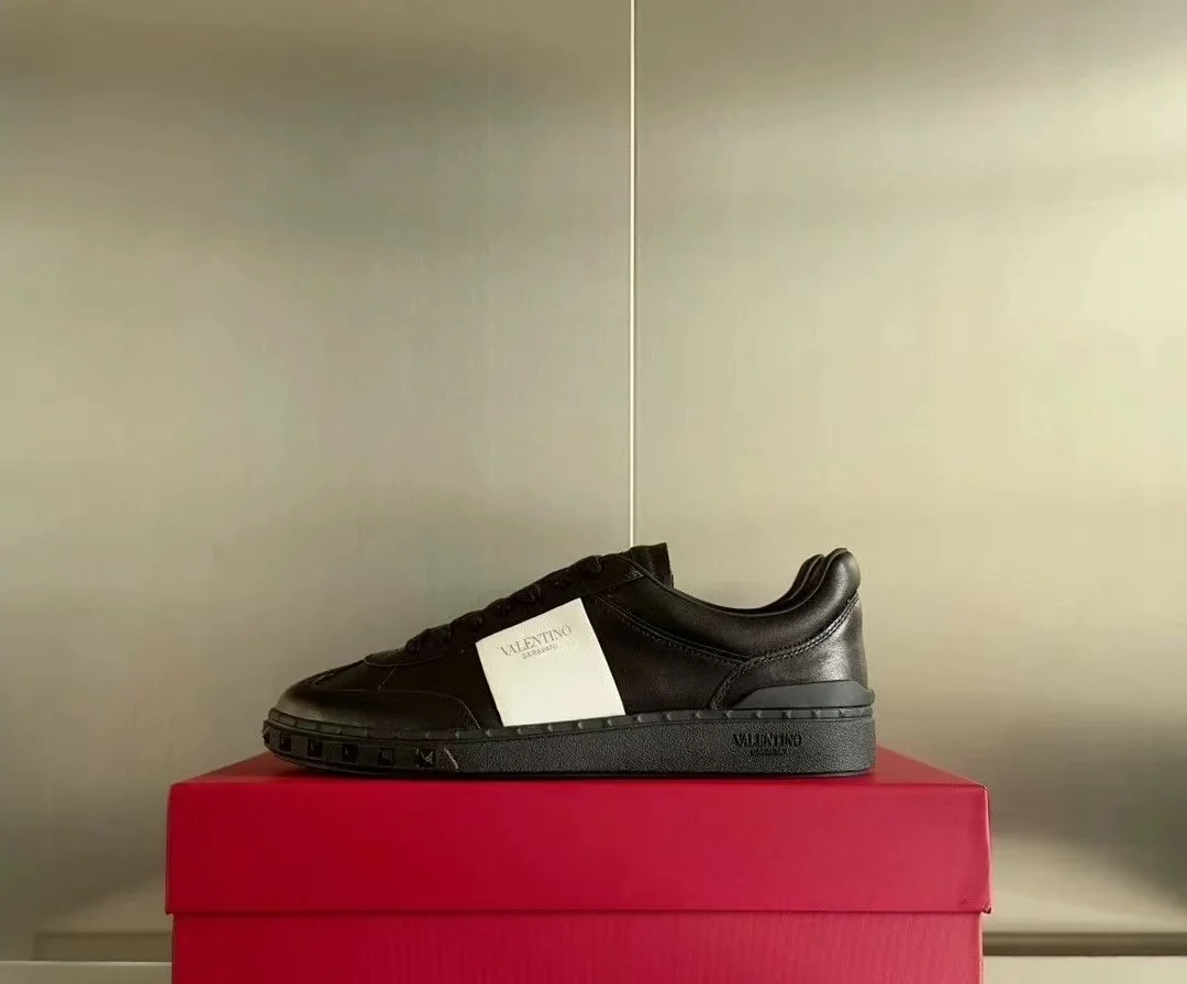 VALENTINO 2023 Fashionable Couple's Shoes (Unique Design)