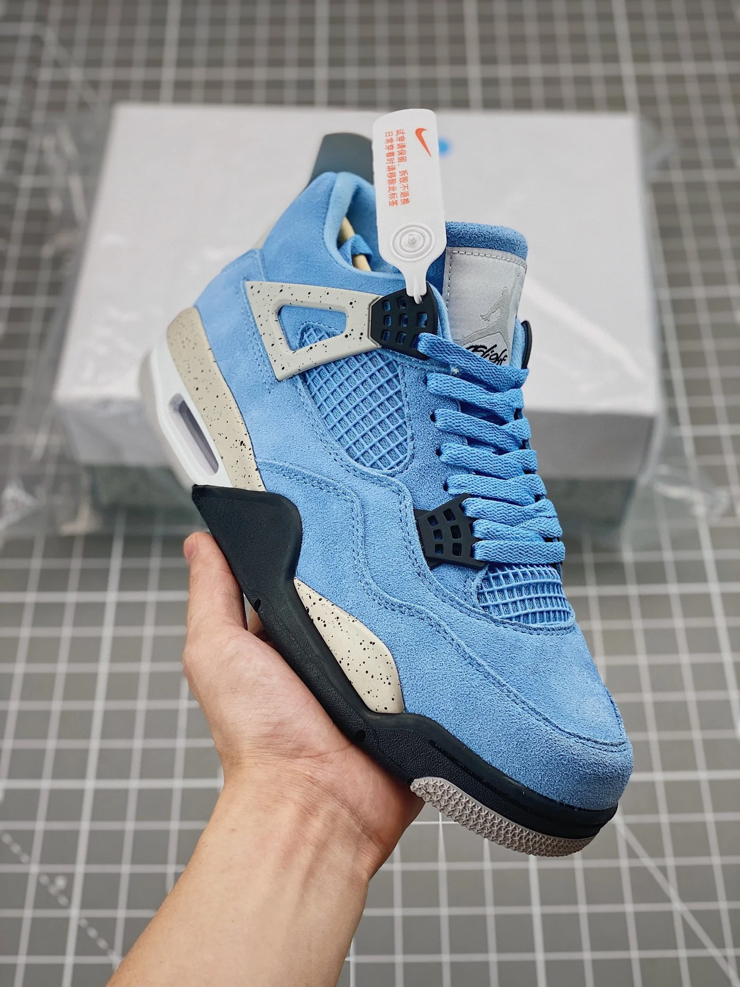Air Jordan 4 Retro "University Blue"