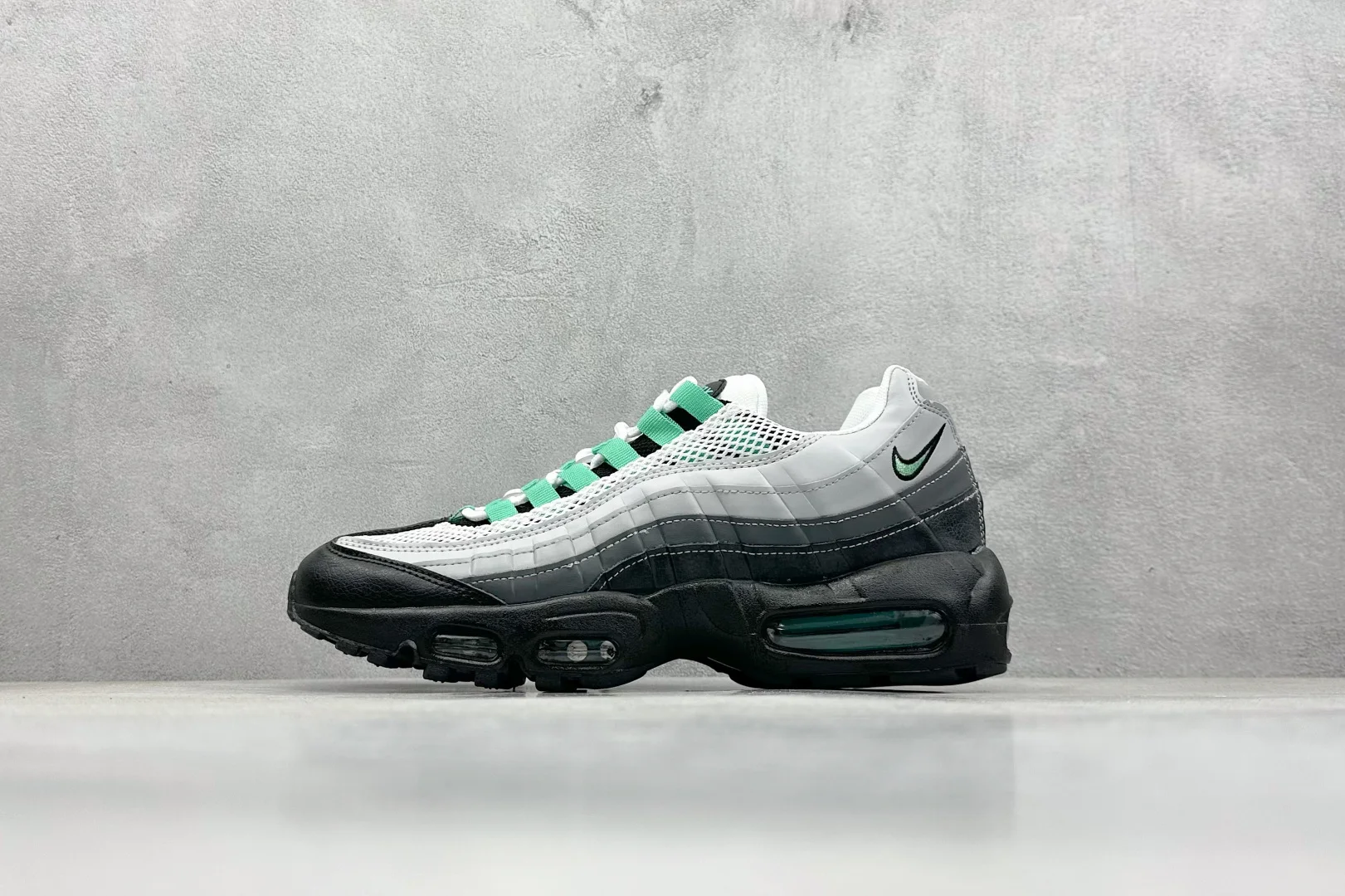 Nike Air Max 95 Retro Shock-Absorbing Running Shoes (Classic Color)