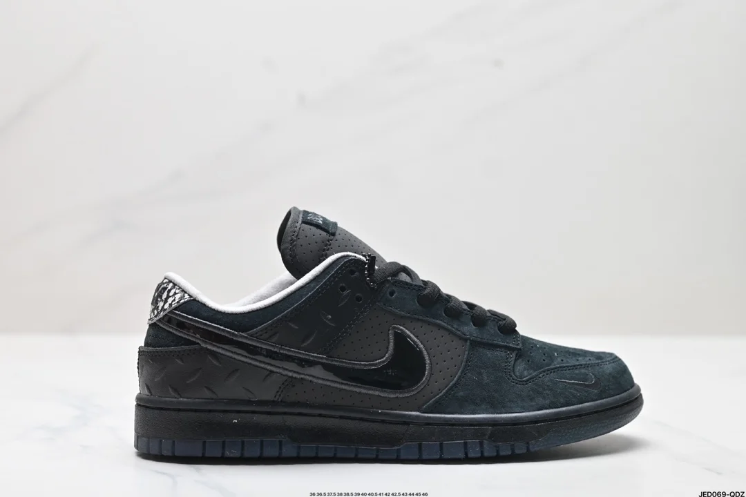 Nike Dunk Low Retro Skate Shoes (Black)