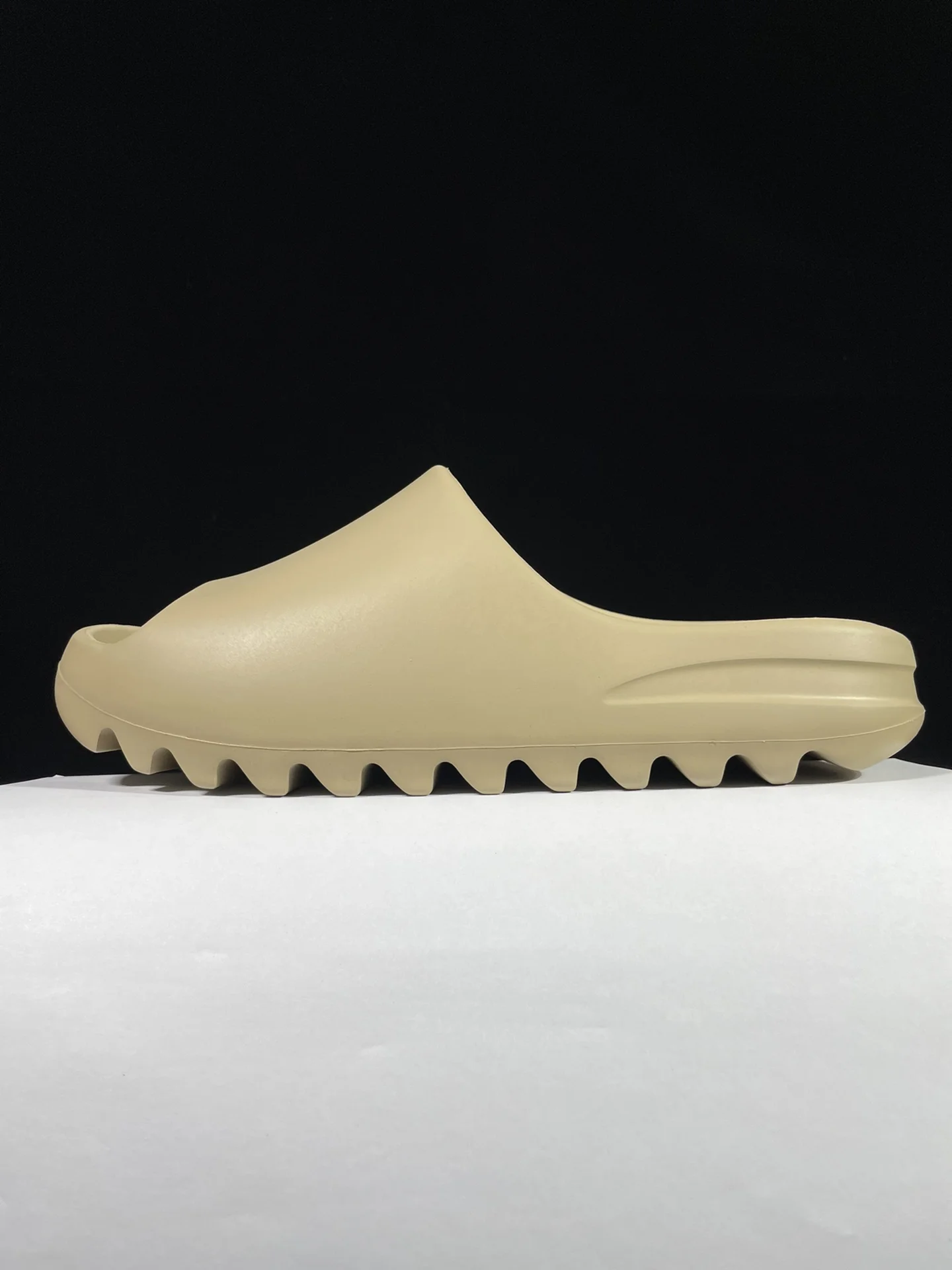 Adidas Yeezy Slide Warm Sand Glossy EVA Slip-Ons