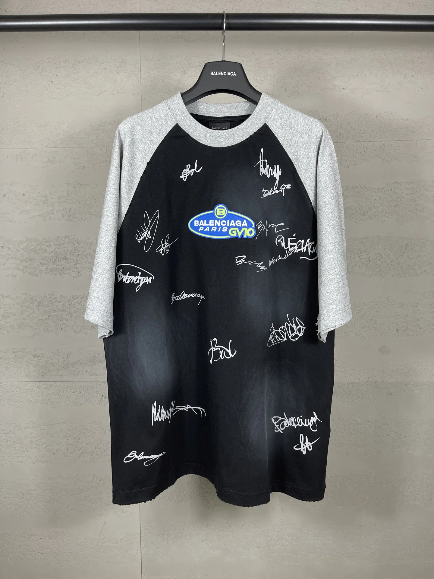 Balenciaga Black Raglan Sig-Print Embro T-Shirt