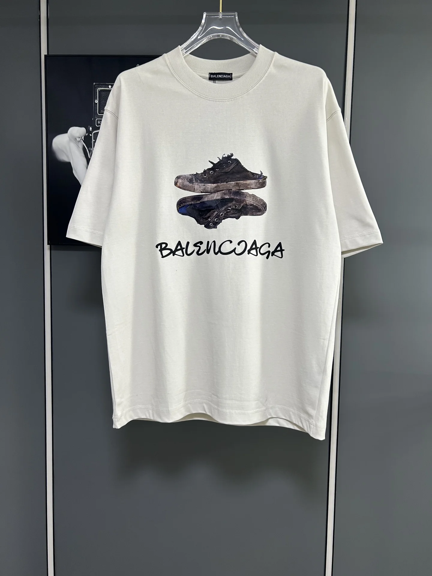 Balenciaga White Loose T-Shirt Dirty Sneaker