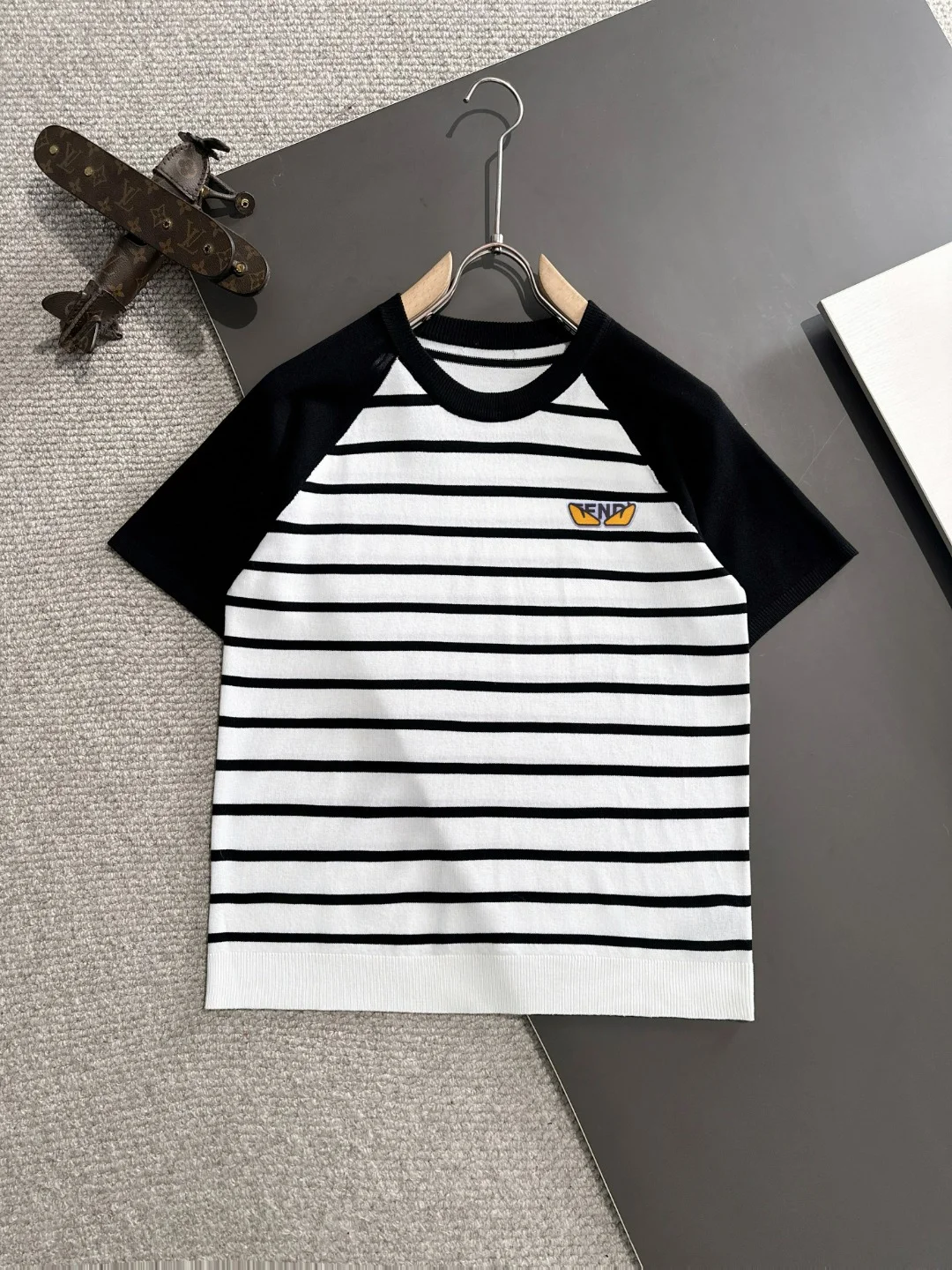 Fendi 2025AW Black-White Striped Raglan-Sleeve 3D Embroidery T-Shirt