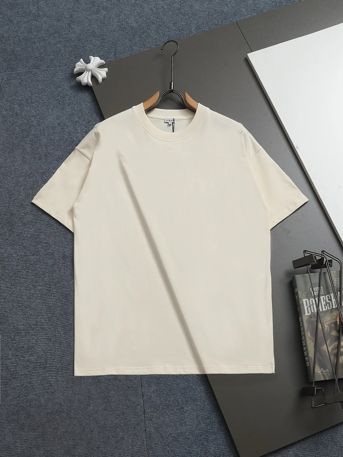 Loewe 25SS Beige Classic Logo Burned-Cut Slightly Wide T-Shirt