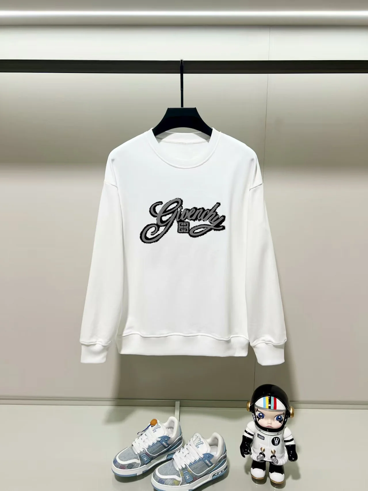 Givenchy 2025AW White Crew Neck Sweatshirt with Precision Printing