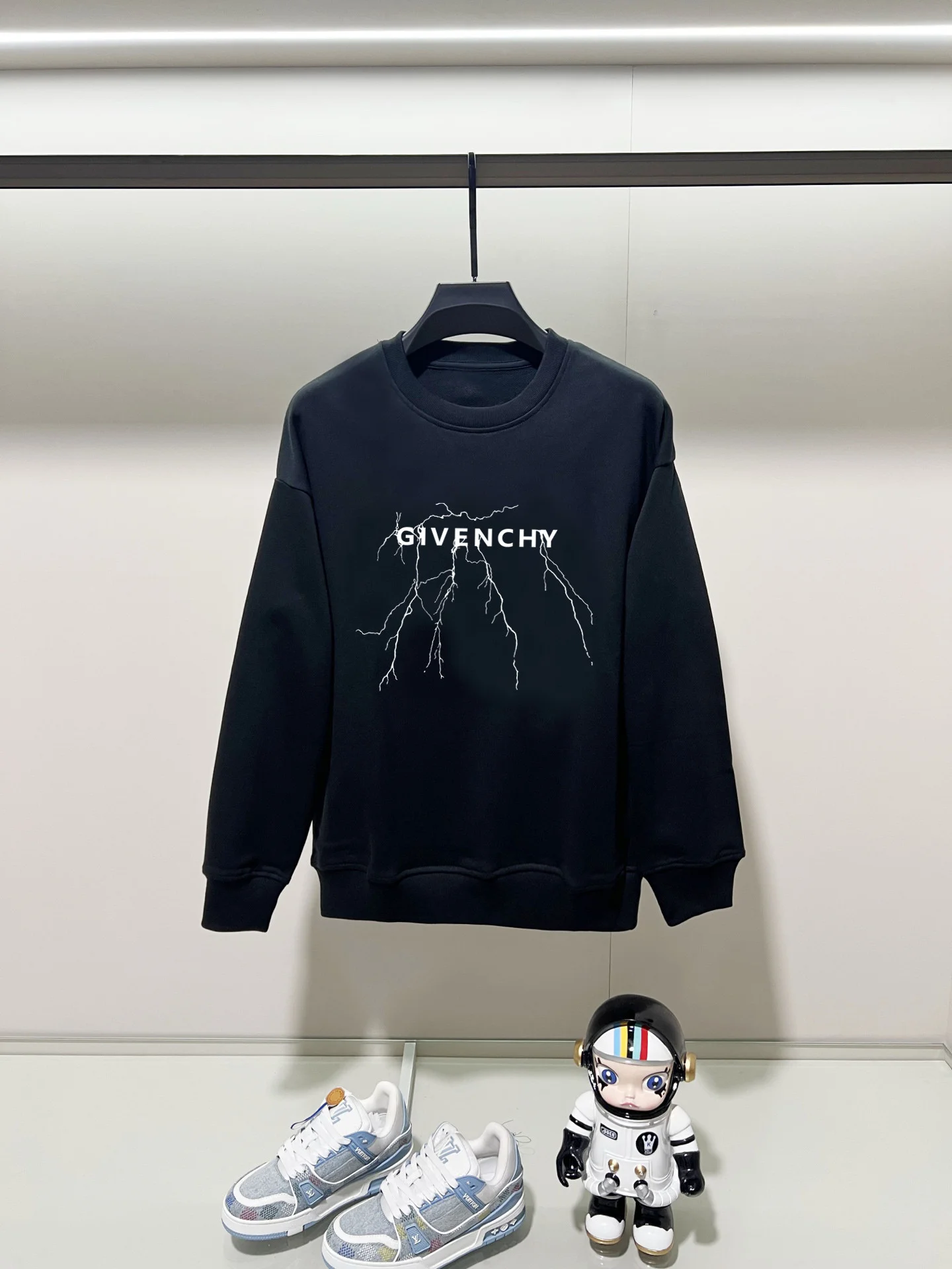 Givenchy 2025AW Black Crewneck Sweatshirt with Lightning Print