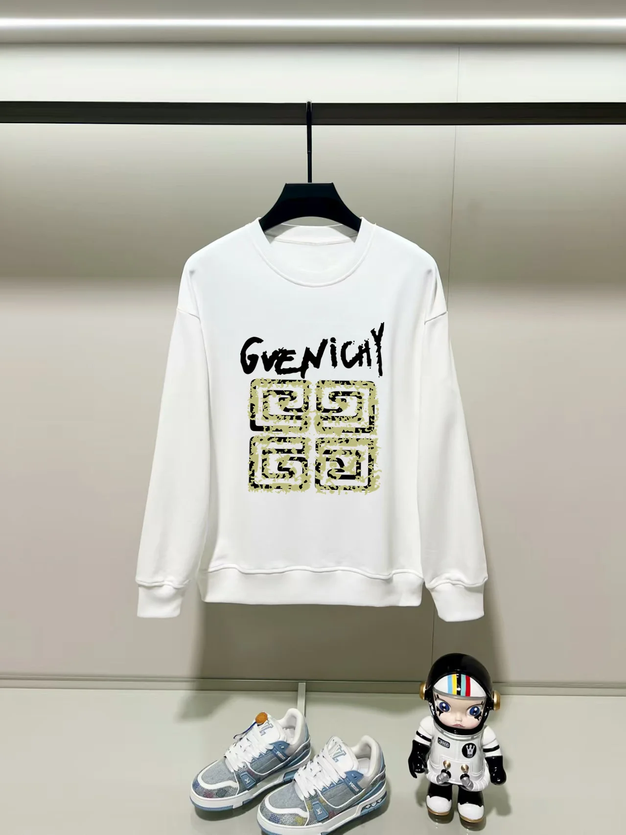 Givenchy 2025AW White Crew Neck Sweatshirt with Precise Print