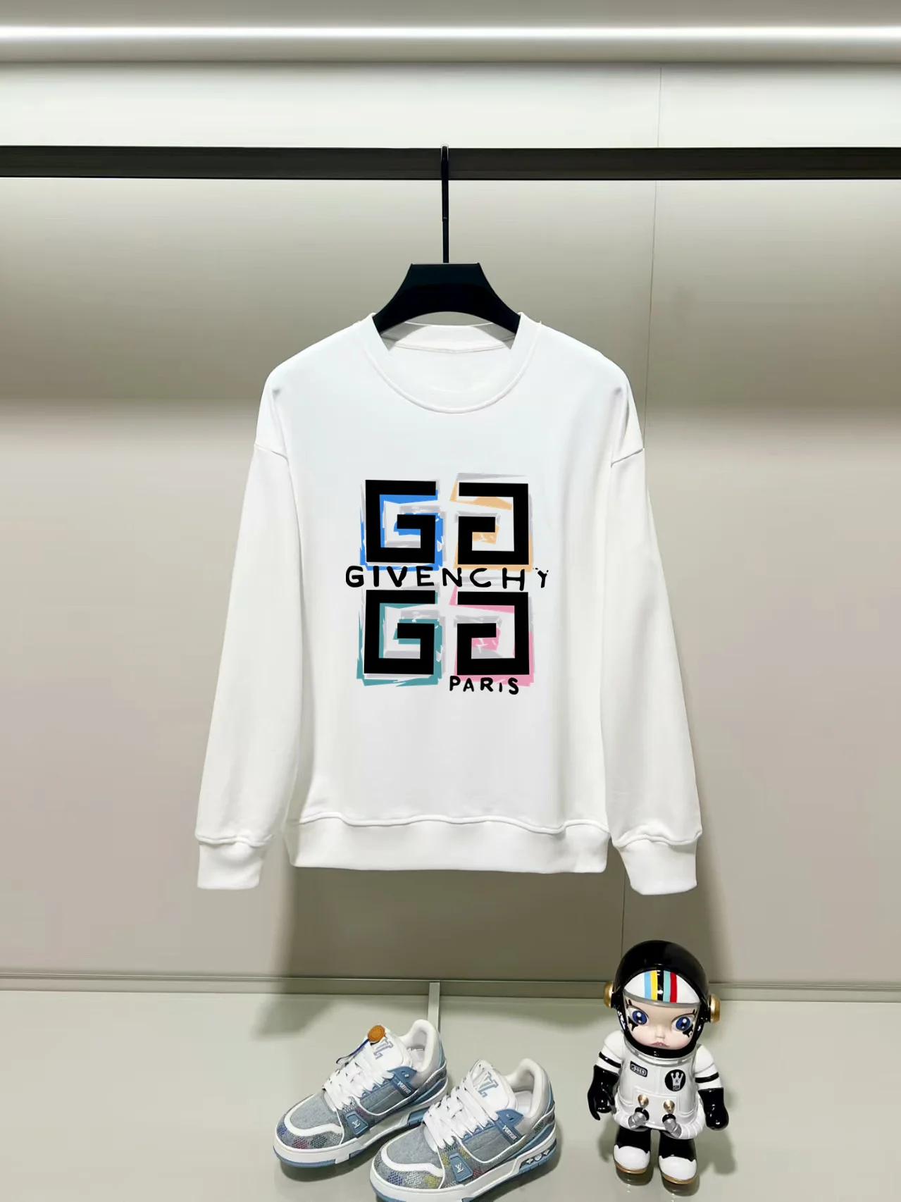 Givenchy 2025AW White Crew-Neck Sweatshirt with Precision Printing