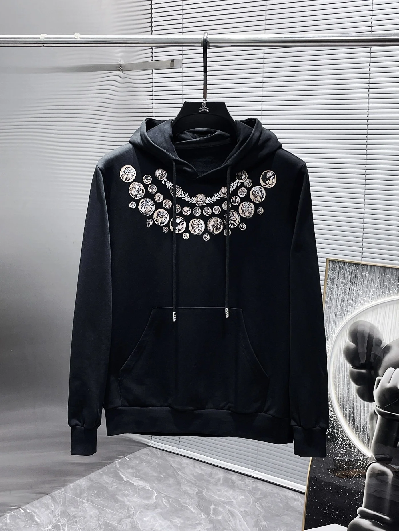 Premium 2025SS Early Autumn Black Long-Sleeve Hoodie with Coin Print