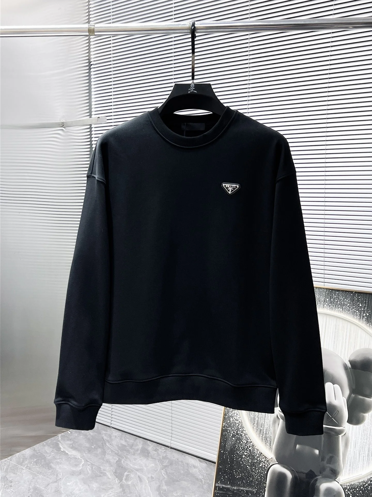 Prada 2025SS Black Crew-Neck Long-Sleeve Sweatshirt with Triangle Logo