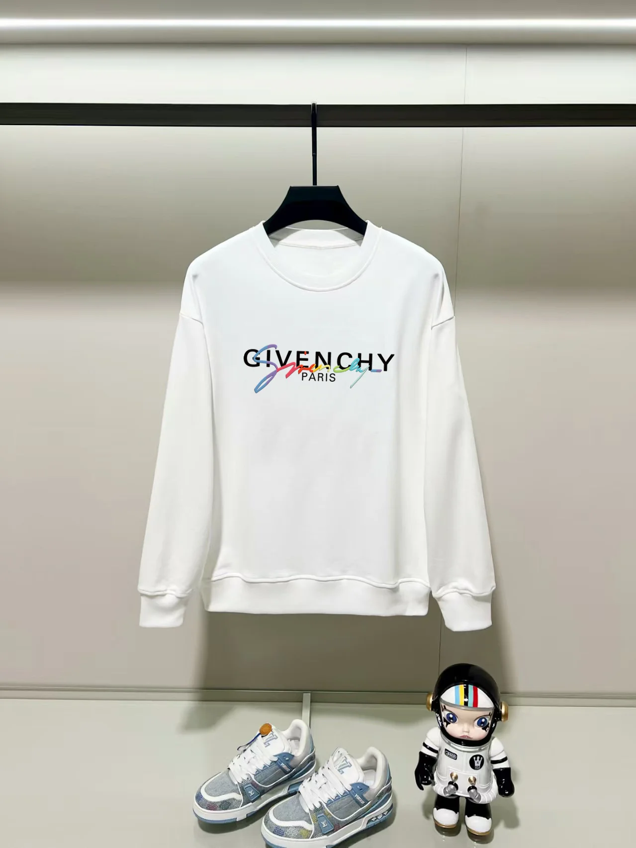 Givenchy 2025AW White Crew Neck Sweatshirt with Precision Printing