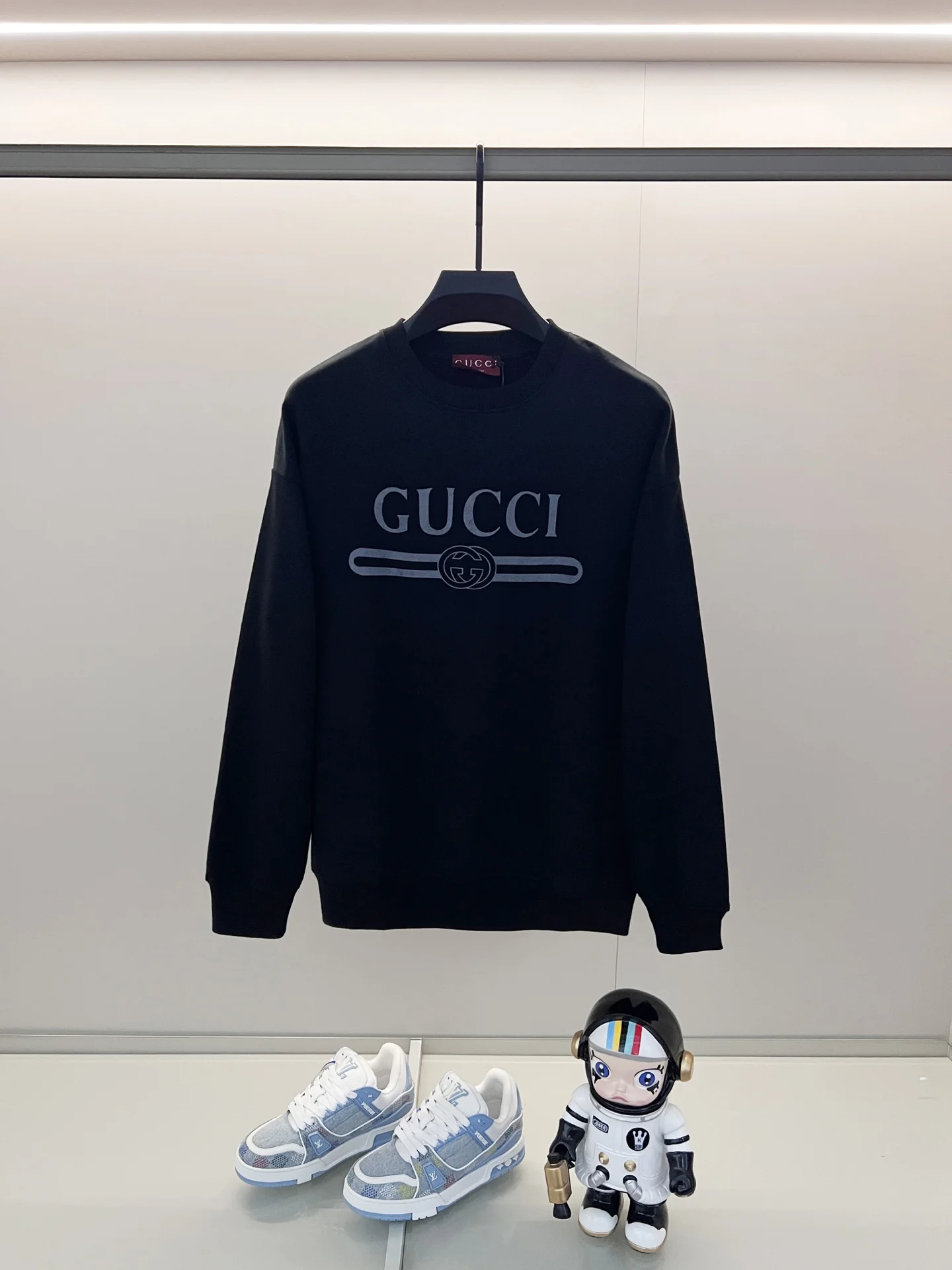 Gucci Black Crew-Neck Sweatshirt with Belt-Logo & Letter Print