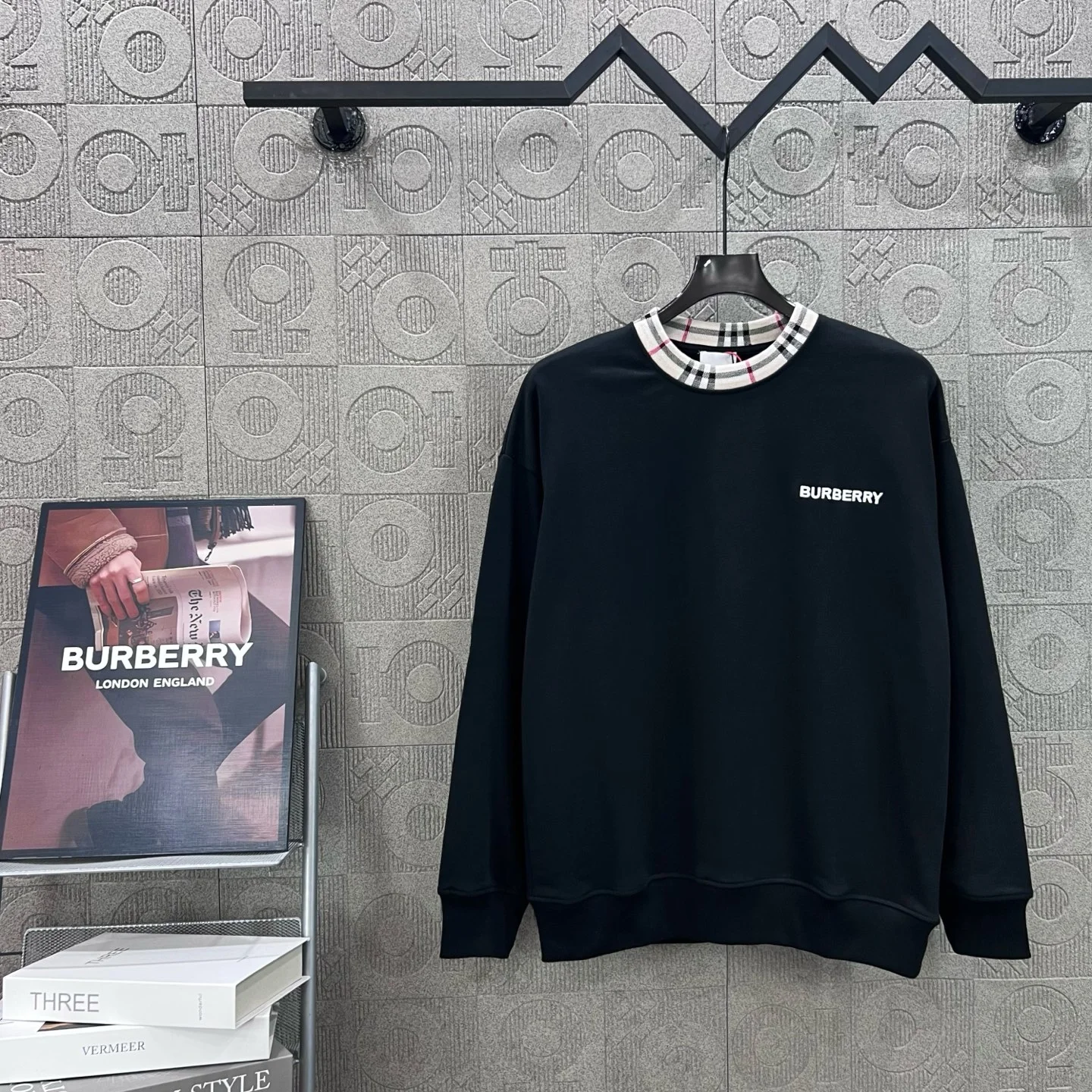 Burberry Black Crew Neck Sweatshirt with Checked Collar