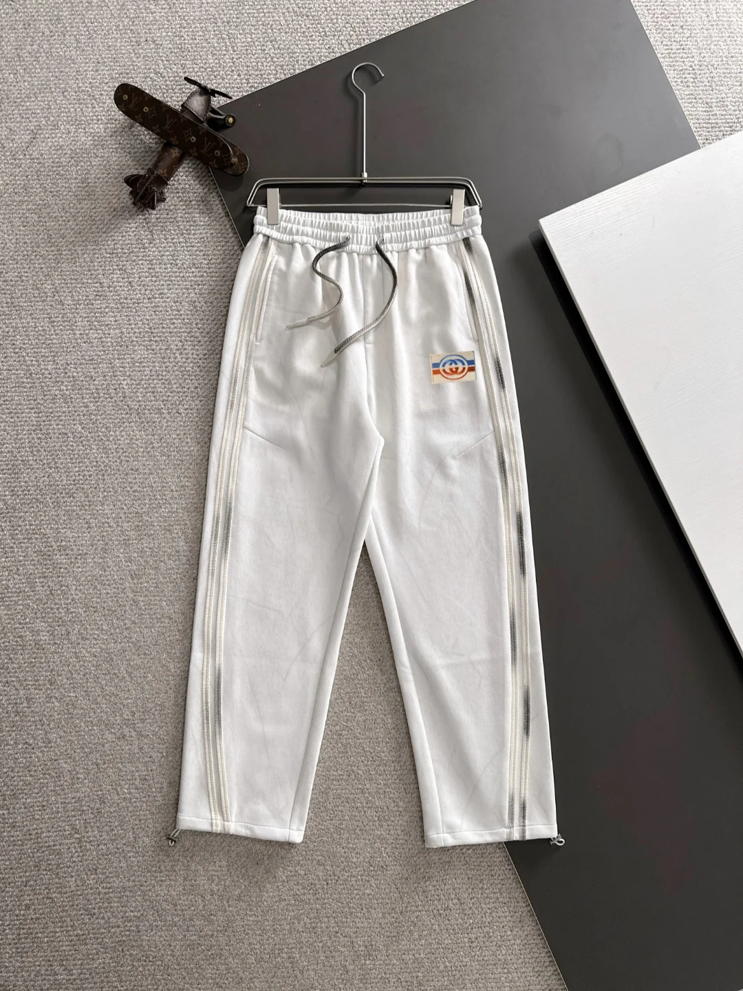 Gucci 2025 Autumn New White Elastic-Waist Casual Pants, Brand Element & Fit