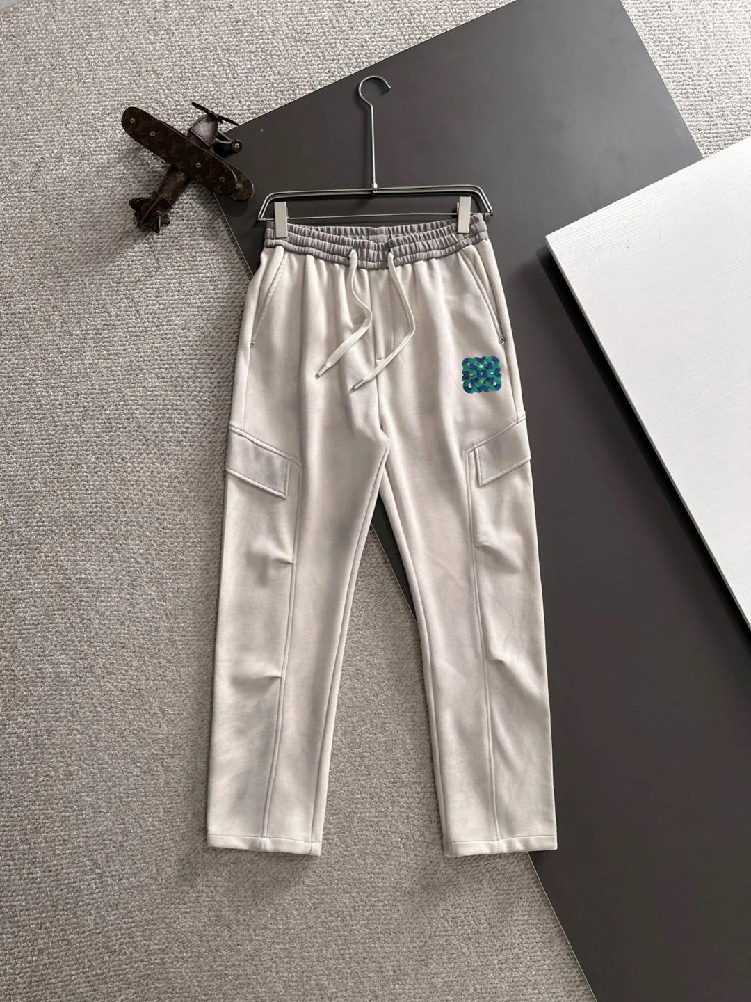 Loewe 2025 Autumn New White Elastic-Waist Casual Pants & Breathable Comfort