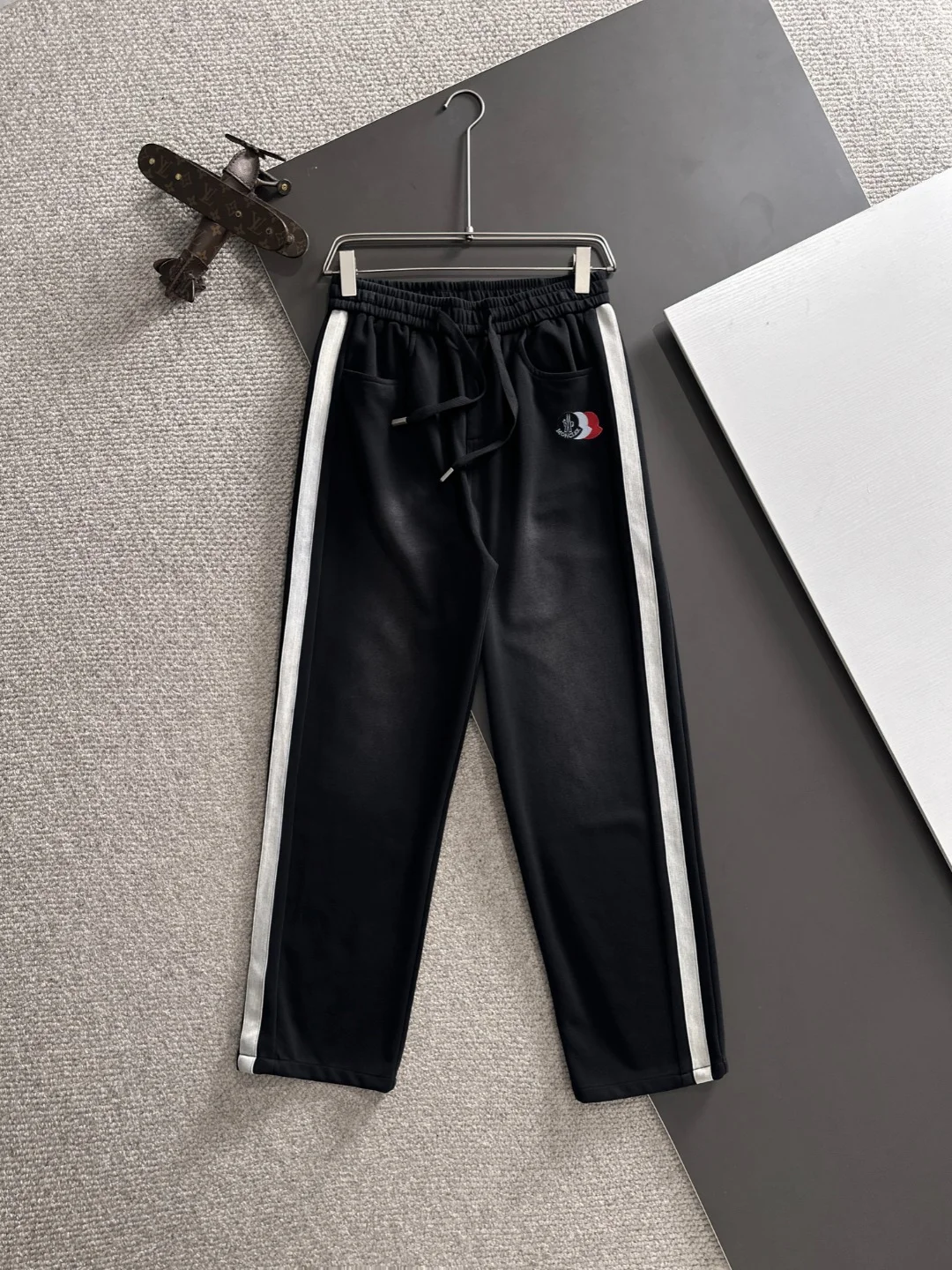 Moncler 2025 Autumn New Black Elastic-Waist Casual Pants with Brand Element