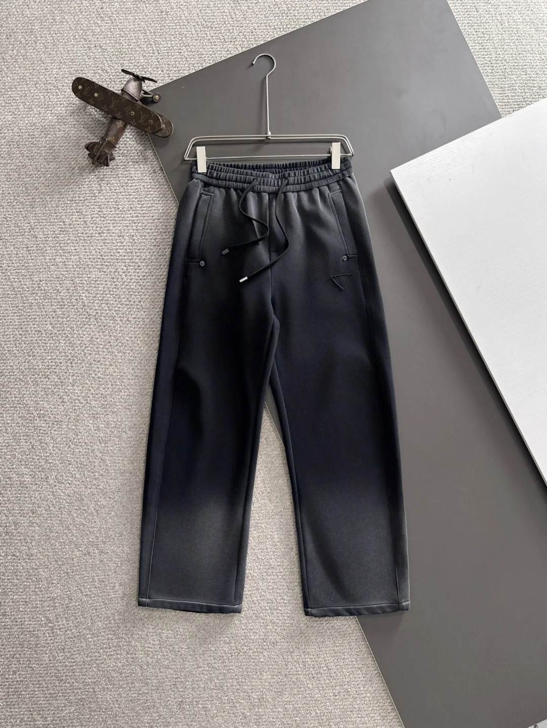Prada 2025 Autumn New Black Elastic-Waist Casual Pants & Breathable Comfort