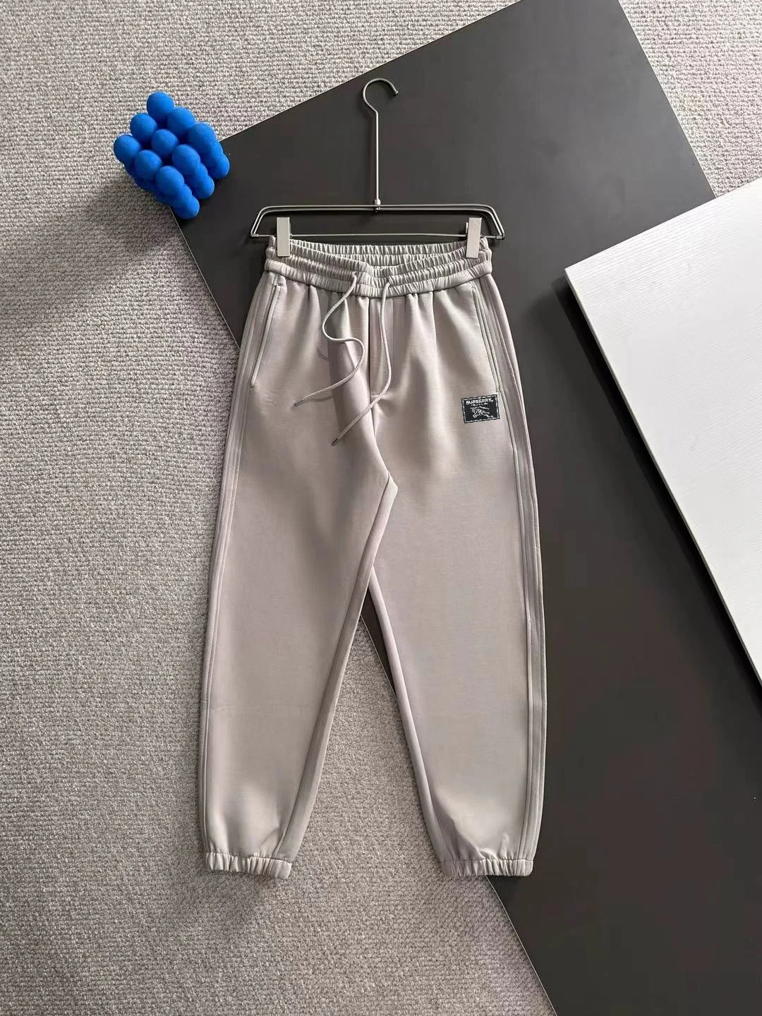 Burberry 2025 Autumn Men's New Elastic-Waist Light Gray Pants & Comfort