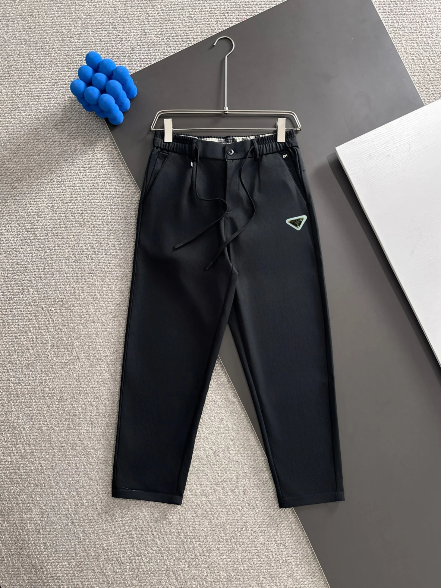 Prada 2025 Fall New Black Elastic-Waist Pants & Breathable Comfort