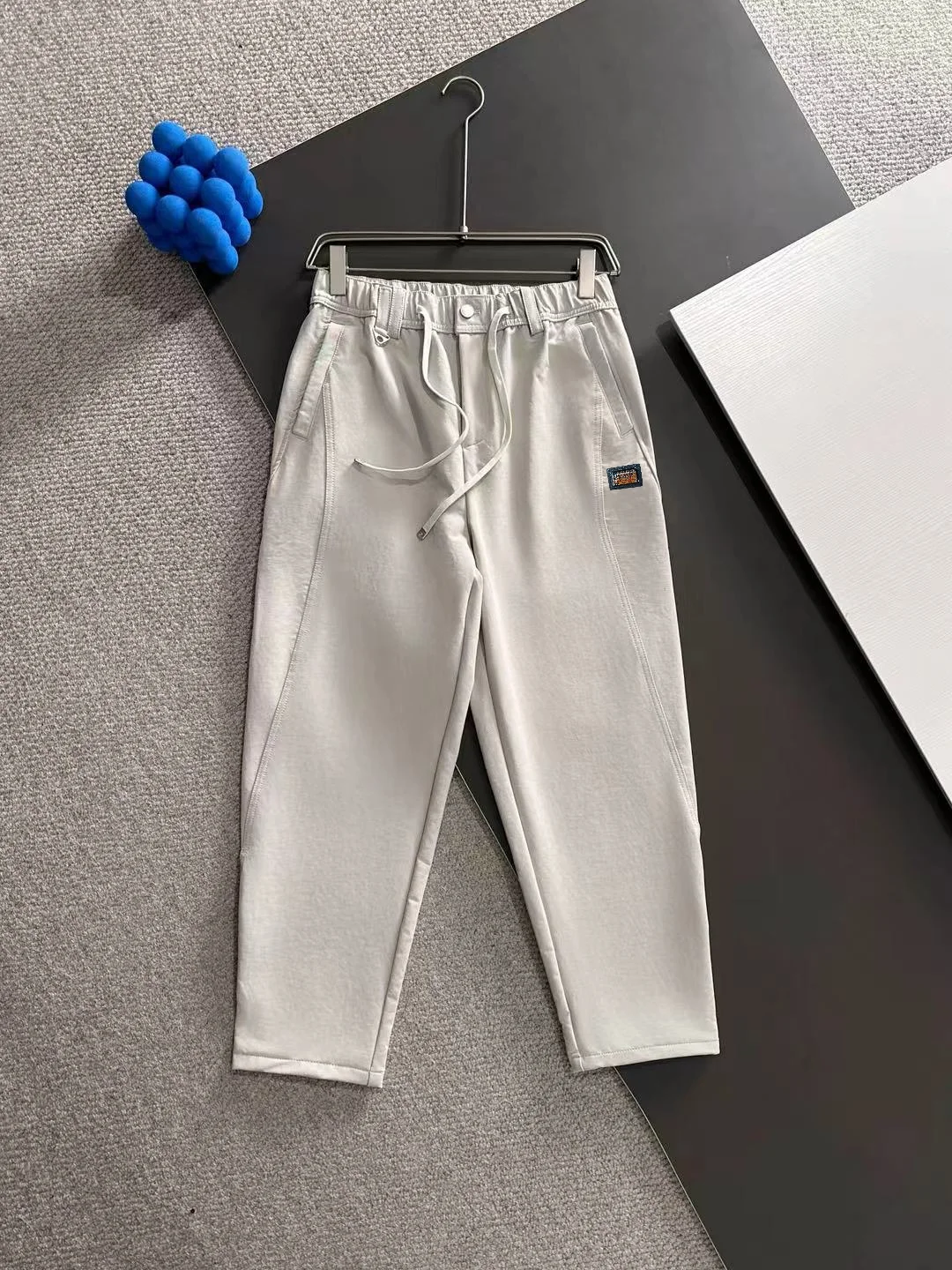 Burberry 2025 Autumn New Light Gray Elastic-Waist Pants with Casual Cut