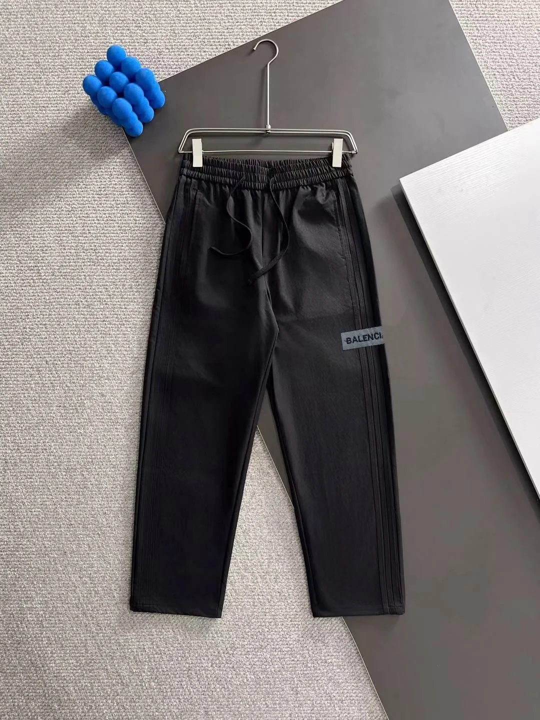 Balenciaga 2025 Autumn New Black Elastic-Waist Pants with Wrinkle-Resistance