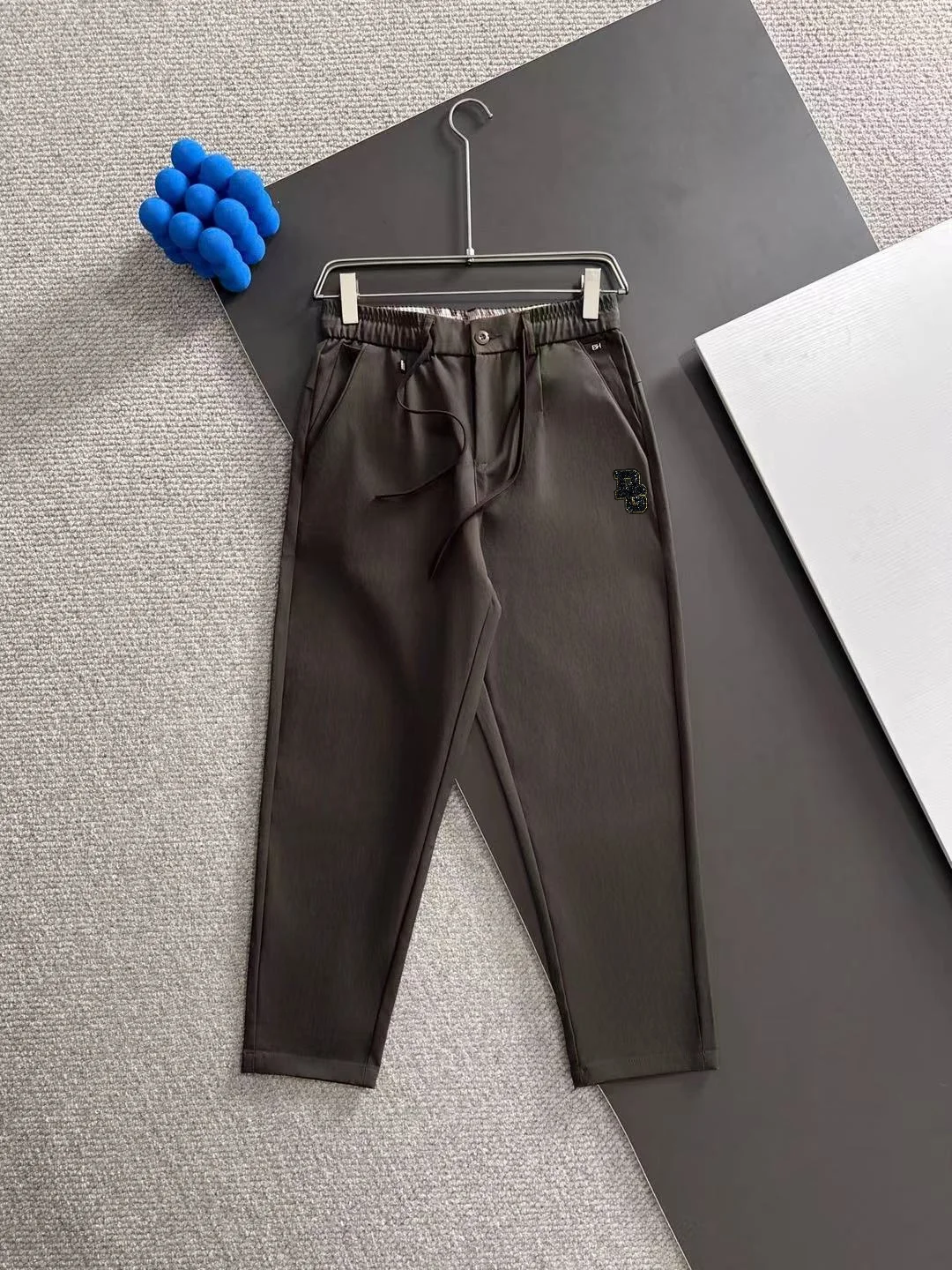 Dolce & Gabbana 2025 Autumn New Dark Gray Elastic-Waist Pants with Brand Element