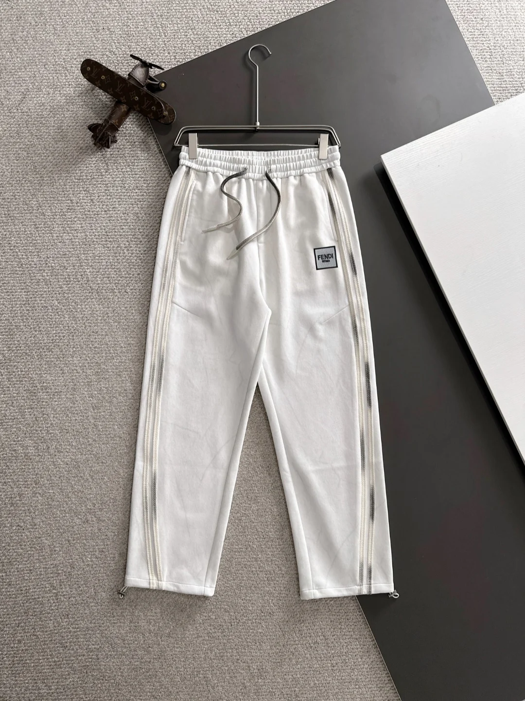 Fendi 2025 Autumn New White Elastic-Waist Pants & Casual Cut & Fit