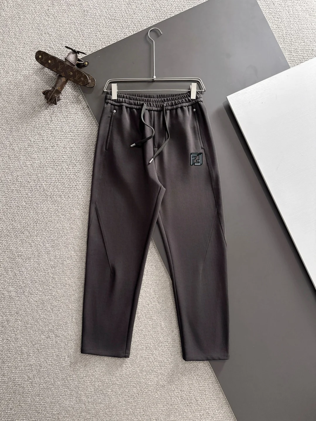 Fendi 2025 Autumn New Black Elastic-Waist Pants with Brand Element & Fit