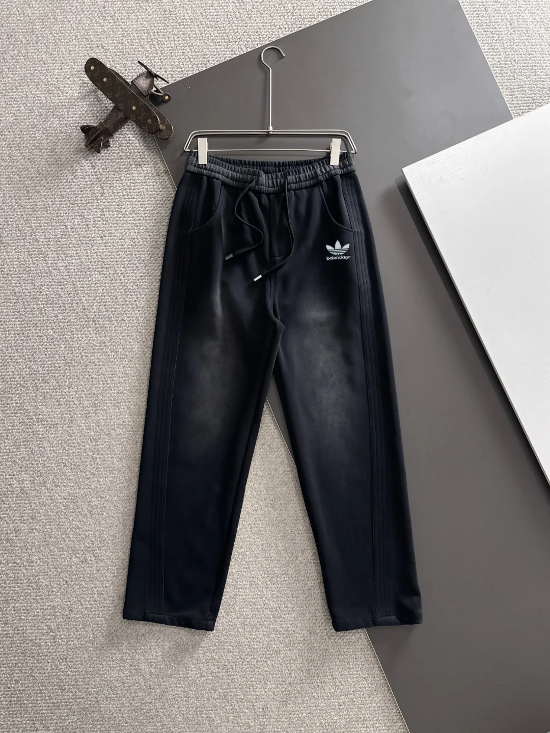 Balenciaga x Adidas 2025 Autumn New Black Elastic-Waist Pants & Comfort