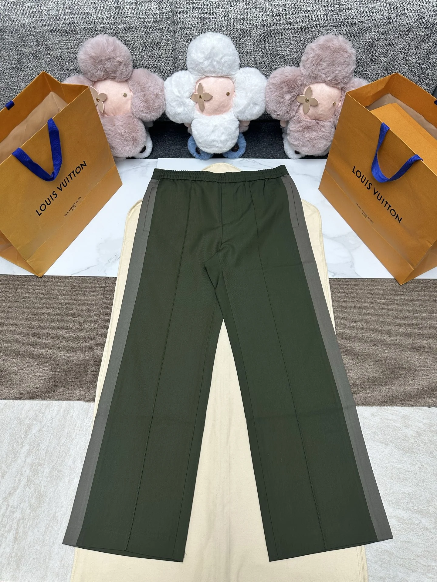 Gucci 2025 New Olive-Green Sporty Pants with Side Khaki-Splicing