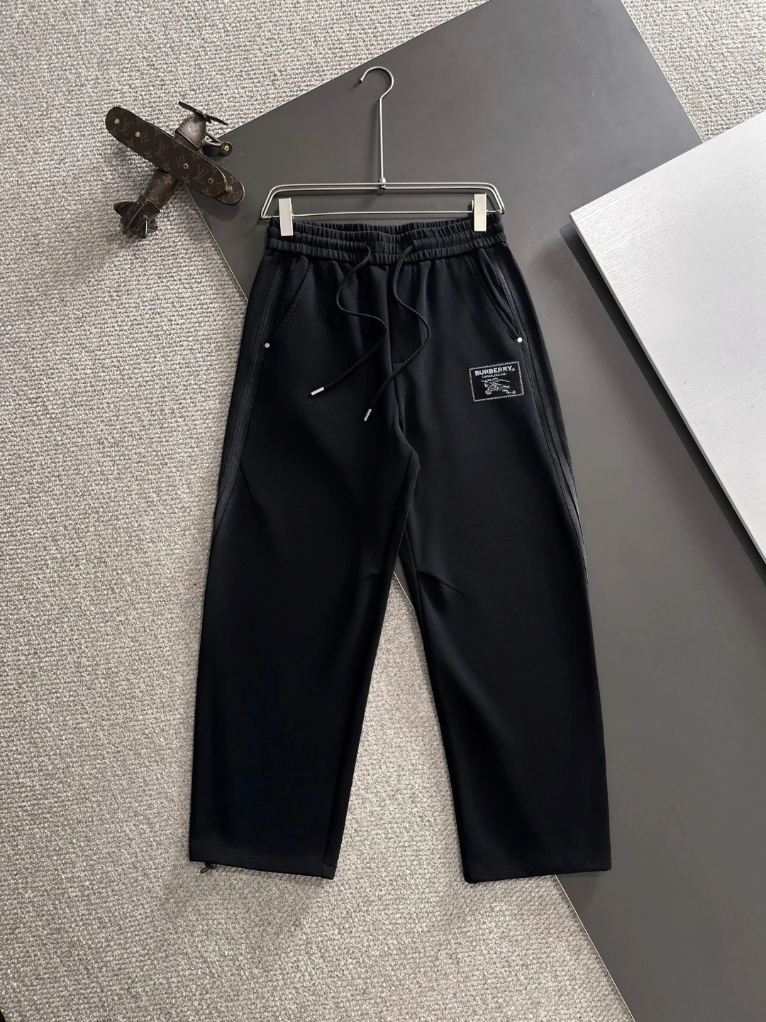 Burberry 2025 Autumn New Black Elastic-Waist Pants & Breathable Comfort