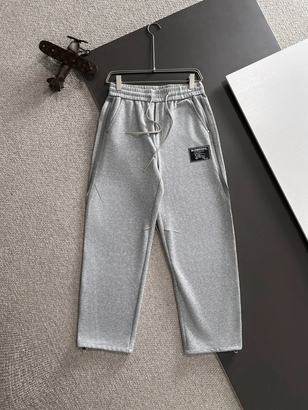 Burberry 2025 Autumn New Gray Elastic-Waist Pants with Casual Tailoring