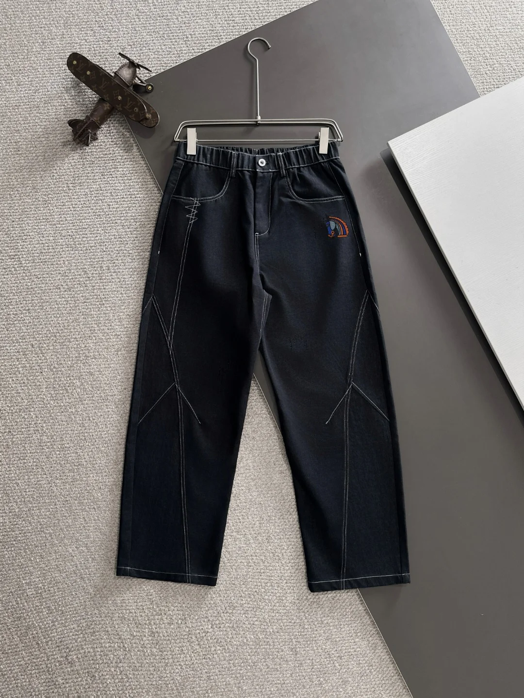 Hermès 2025 Autumn New Black Elastic-Waist Pants with Brand Embroidery