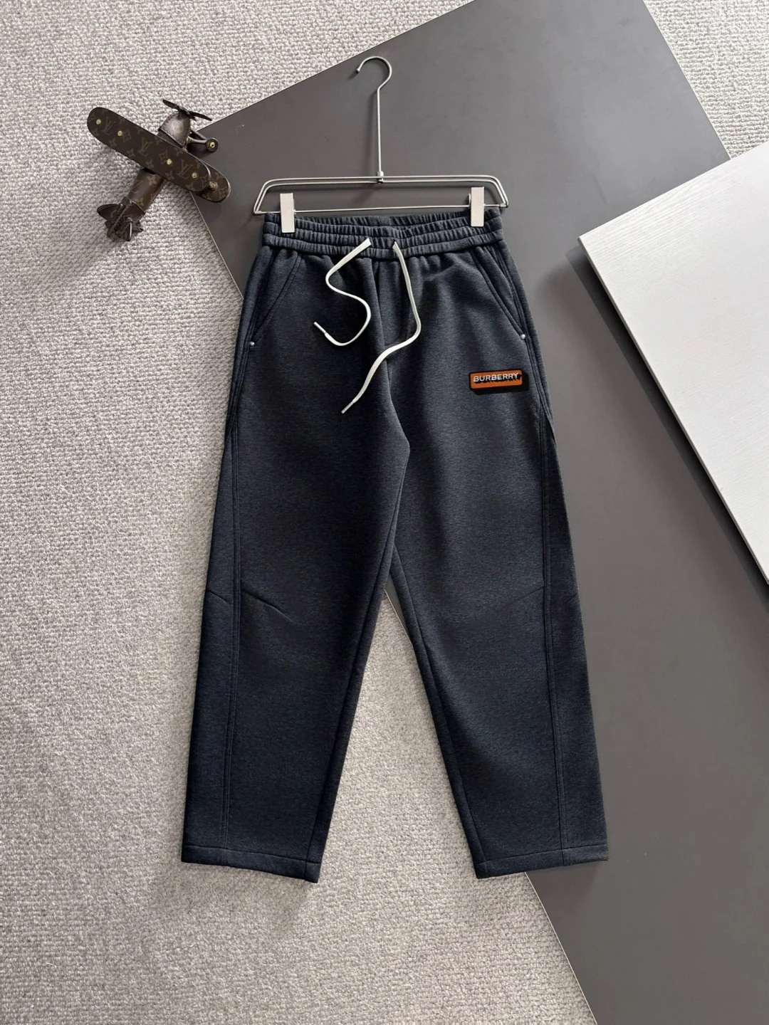 Burberry 2025 Autumn New Dark Gray Elastic-Waist Pants with Casual Cut