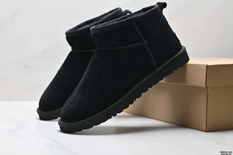 UGG CLASSIC MINI PLATFORM Snow Boots
