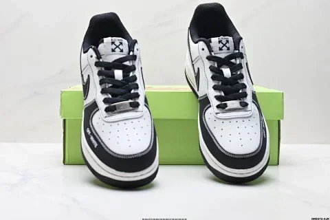 NIKE AIR FORCE 1 '07