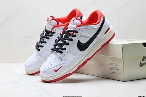 NIKE DUNK LOW Retro Low-Top Skate Shoes