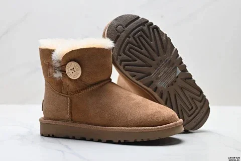 UGG MINI BAILEY BUTTON II Short Snow Boots