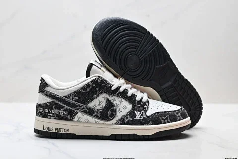 NIKE DUNK LOW Retro Low-Top Skate Shoe