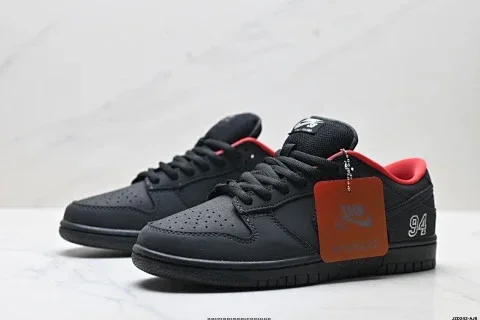 NIKE DUNK LOW Skate Shoes