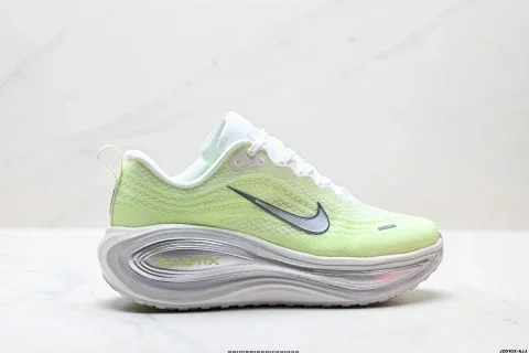 Nike VOMERO PLUS Running Shoes