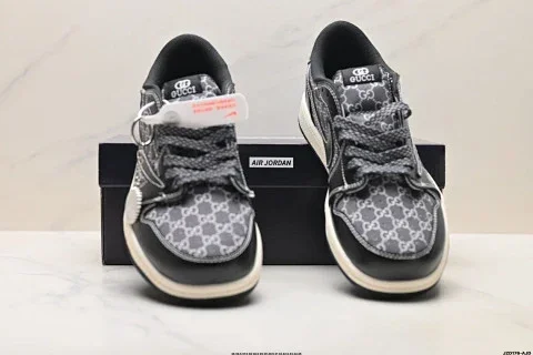 Nike Air Jordan 1 x Travis Scott Low Reverse Swoosh