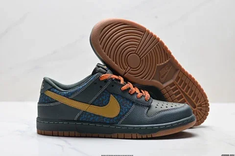 NIKE DUNK LOW Sneakers