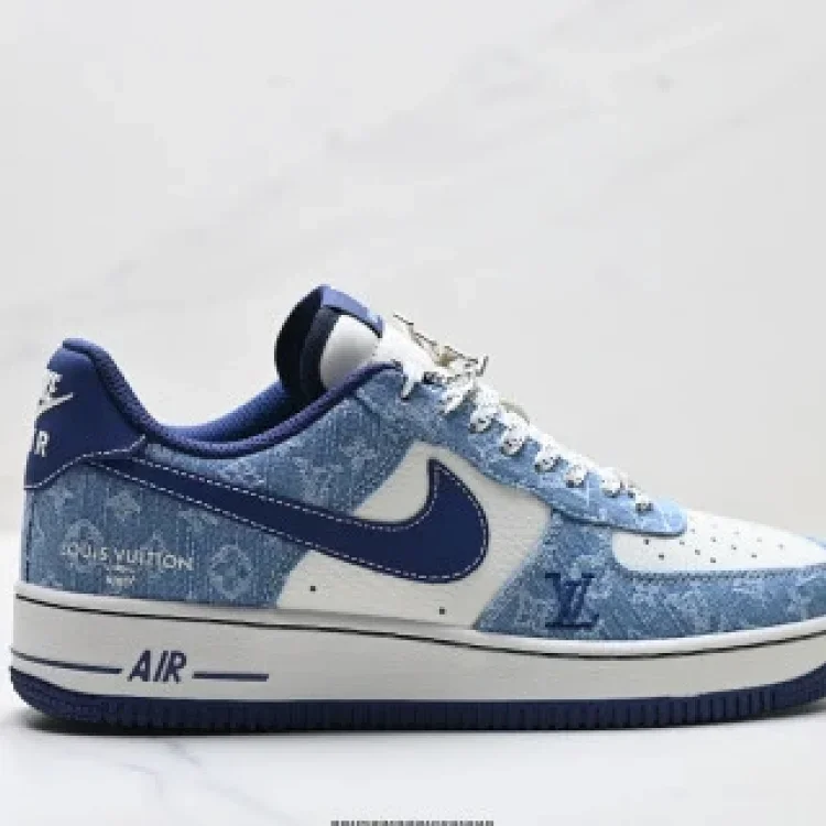 NIKE AIR FORCE 1'07 LV8 Low-Top Casual Sneakers