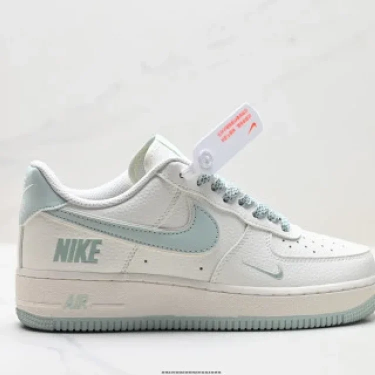 Nike AIR FORCE1'07 LV8 Low-Top Sneakers