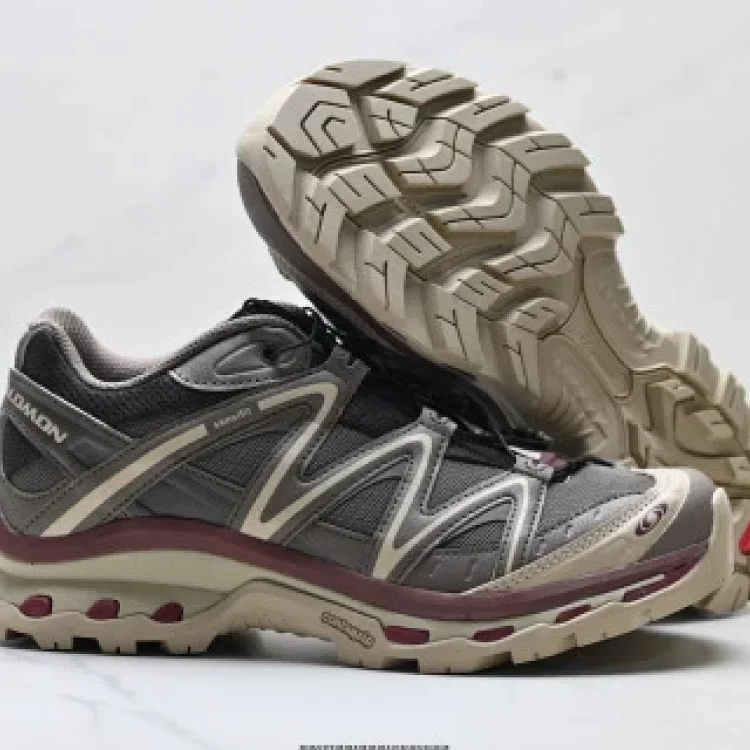 SALOMON XT-QUEST Trail Running Shoes
