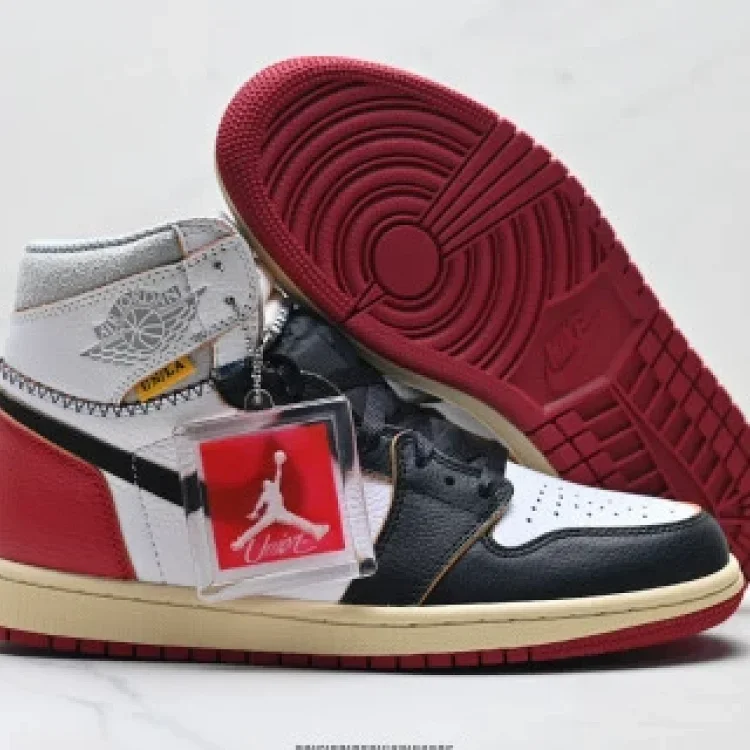 Nike Air Jordan1 Retro High OG Shoe