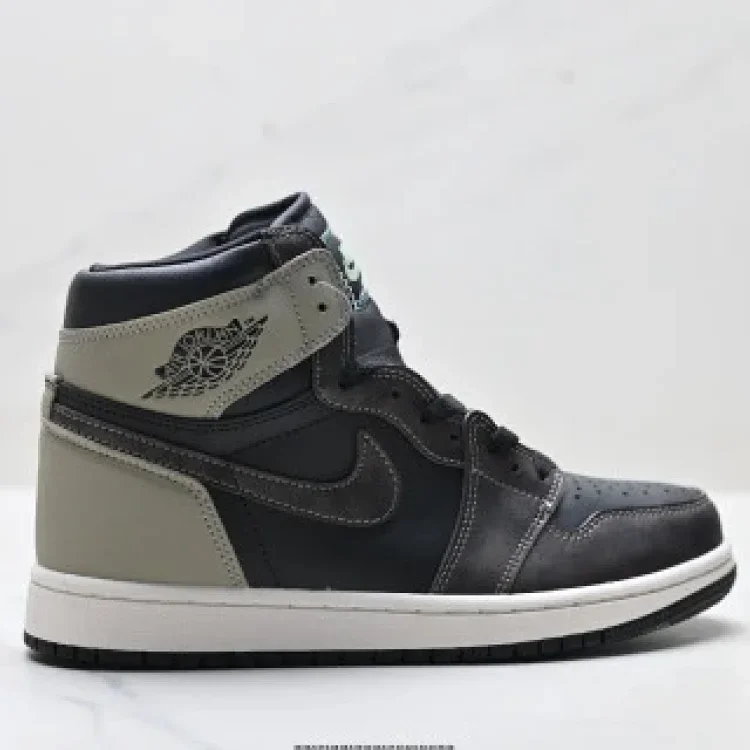 Nike Air Jordan 1 Retro High Classic Basketball Shoes